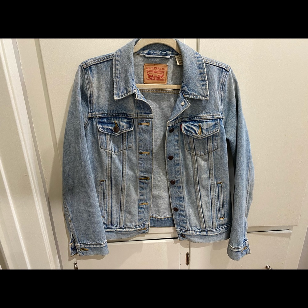 Oversized Levi’s denim jacket